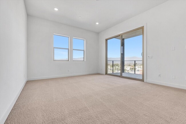 Building Photo - Large Modern Town Home with Oversize Backyard Guarded Luxury Neighborhood
