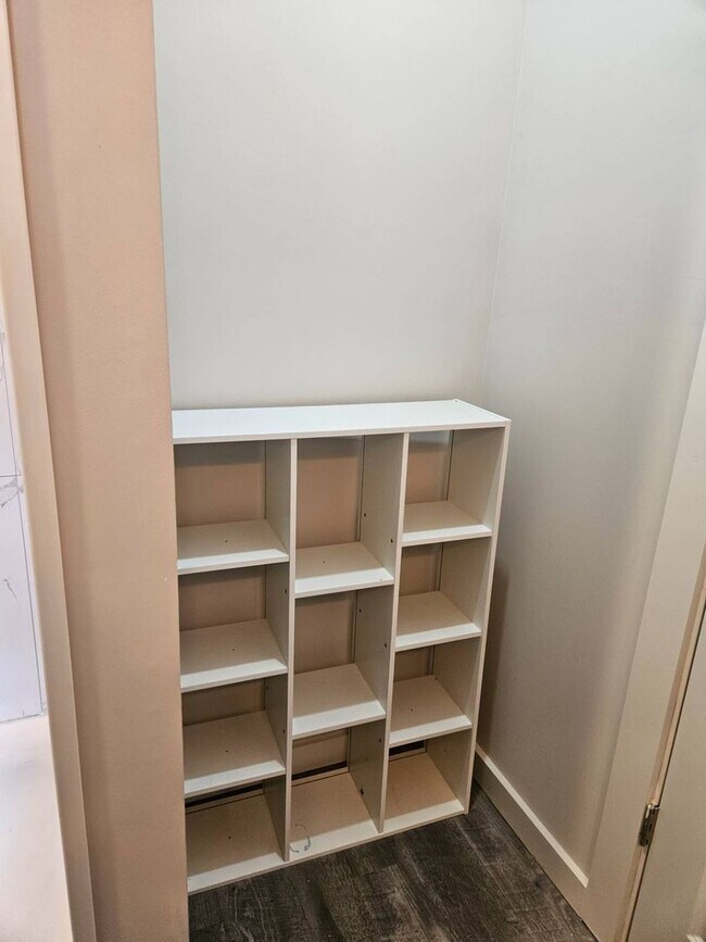 Building Photo - Charm, location and a great price ! Do not pass this up