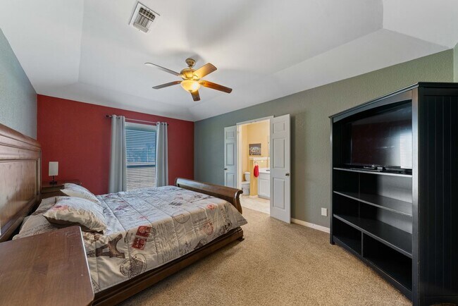 Building Photo - Charming 3-Bed Home with Fireplace & Garage in New Braunfels – 1,505 Sq Ft of Comfort