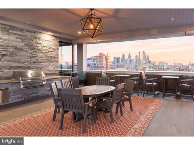 Building Photo - 250 N Christopher Columbus Blvd