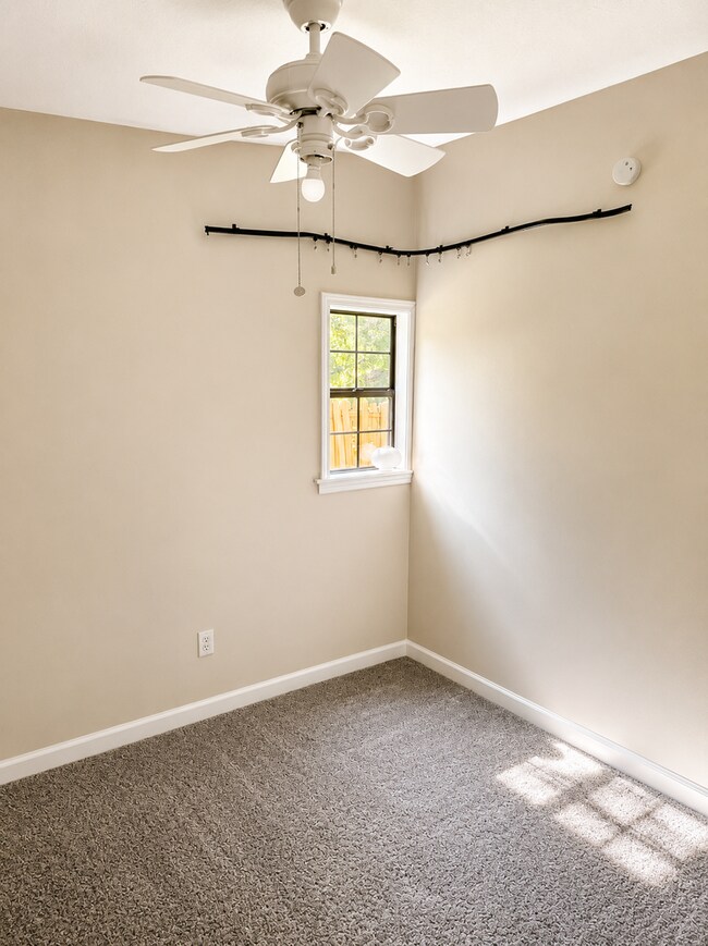 Building Photo - Spacious 3 Bedroom, 2 Bath Home in North Jackson