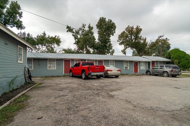 Building Photo - 13928 Bandera St