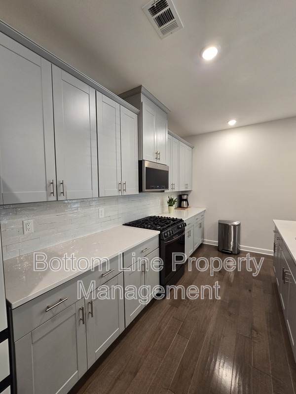 Building Photo - 1221 Colgher St