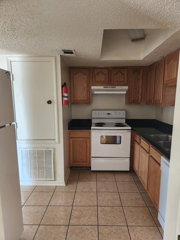 Building Photo - 1629 Gary, Apartment B