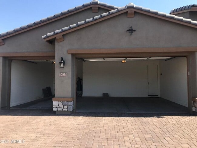 Building Photo - Beautiful Foothills 4 Bed and 3 Bath