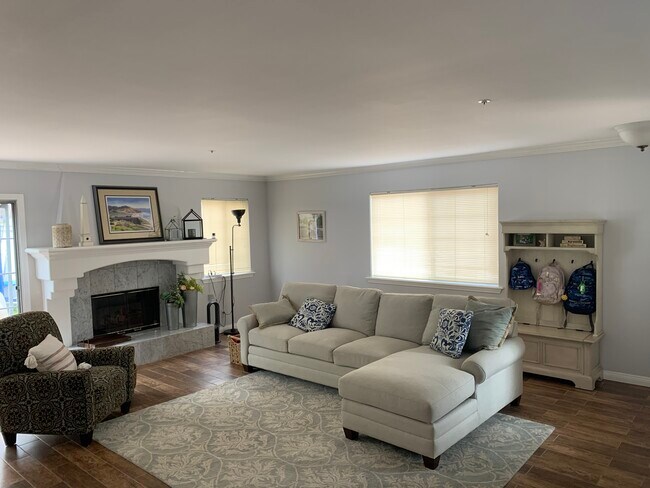 Building Photo - 2224 Ruhland Ave