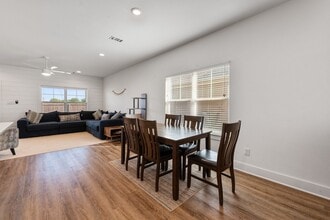 Building Photo - 1619 Buena Vista Dr