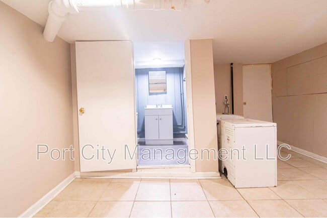 Building Photo - 5 S Wickham Rd