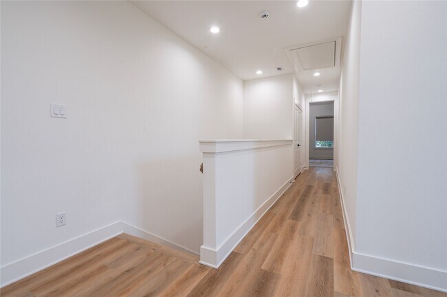 Building Photo - 1307 E 27th St