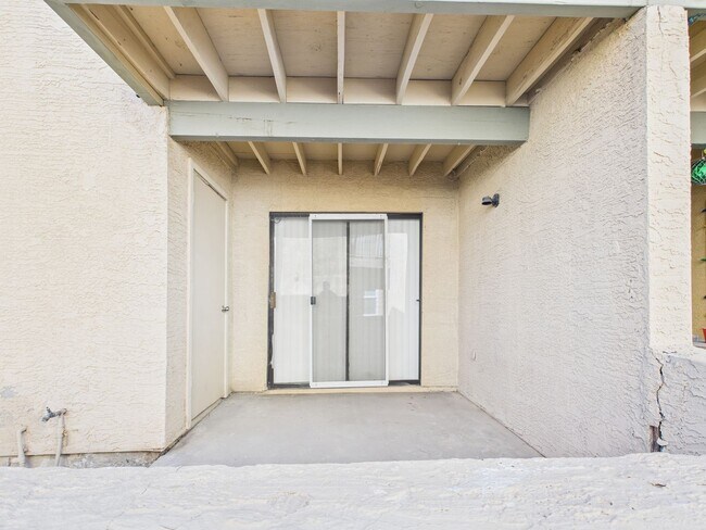 Building Photo - Peoria Ave. #140