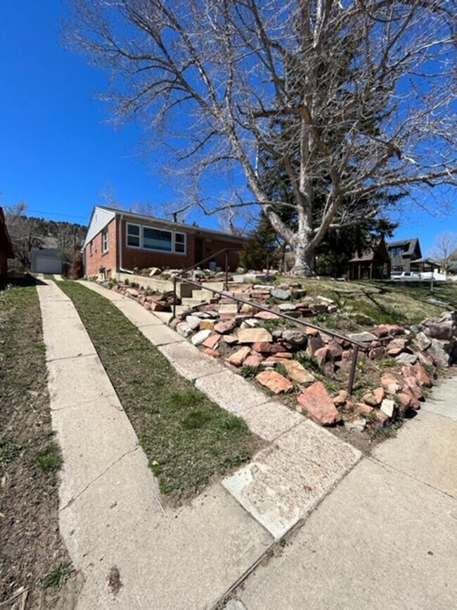 Building Photo - Available August 1, 2026 | PRE-LEASE 2 BED 1 BATH – Updated North Boulder Home Near Trails & Down...