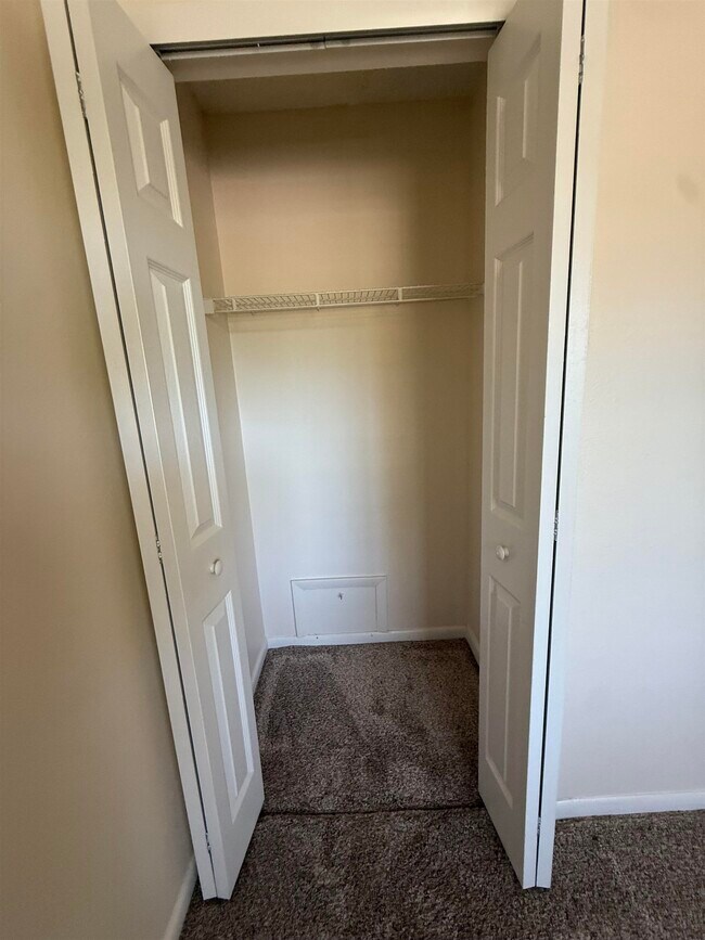 Building Photo - 650 W Pope Rd