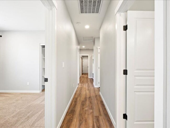 Building Photo - 617 Esperanza Ct