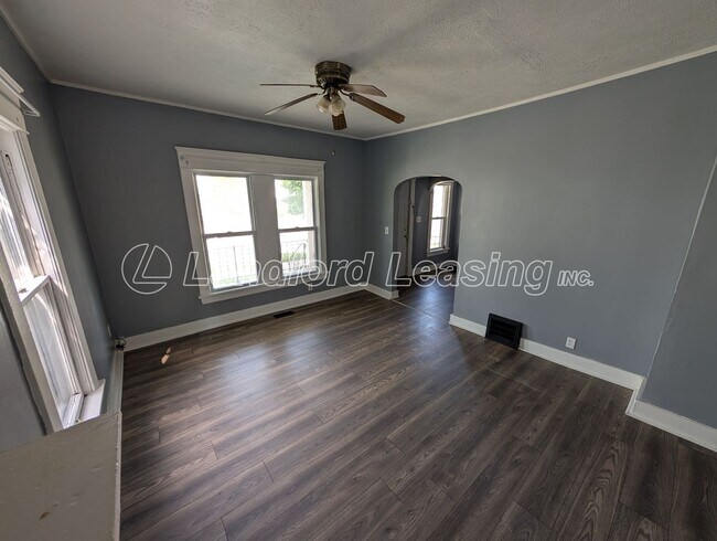 Building Photo - Spacious 4-Bedroom Colonial Near Lake Erie