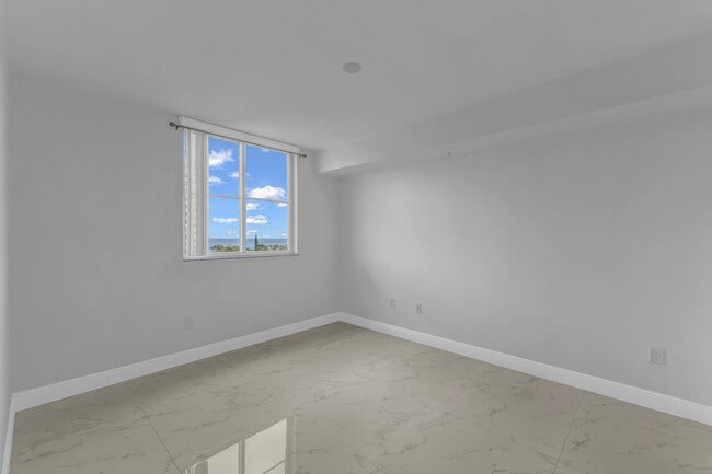 Building Photo - 3020 NE 32nd St