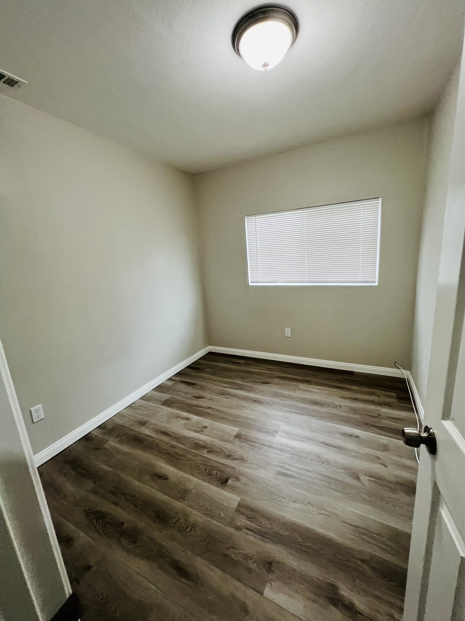 Building Photo - 21633 Cottonwood Ave