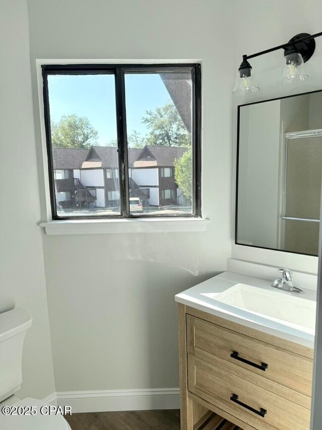 Building Photo - 401 E Beach Dr