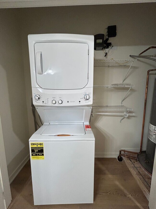 Building Photo - Elkhorn Landing Rentals (20605 Elkhorn Dr.)