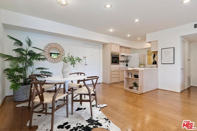 Building Photo - 1351 N Crescent Heights Blvd