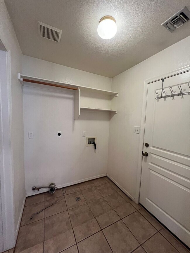 Building Photo - 3 BEDROOM HOME IN THE FOOTHILLS WITH A SPA!