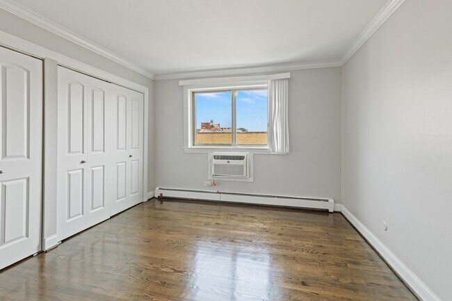 Building Photo - 1060 W Hollywood Ave