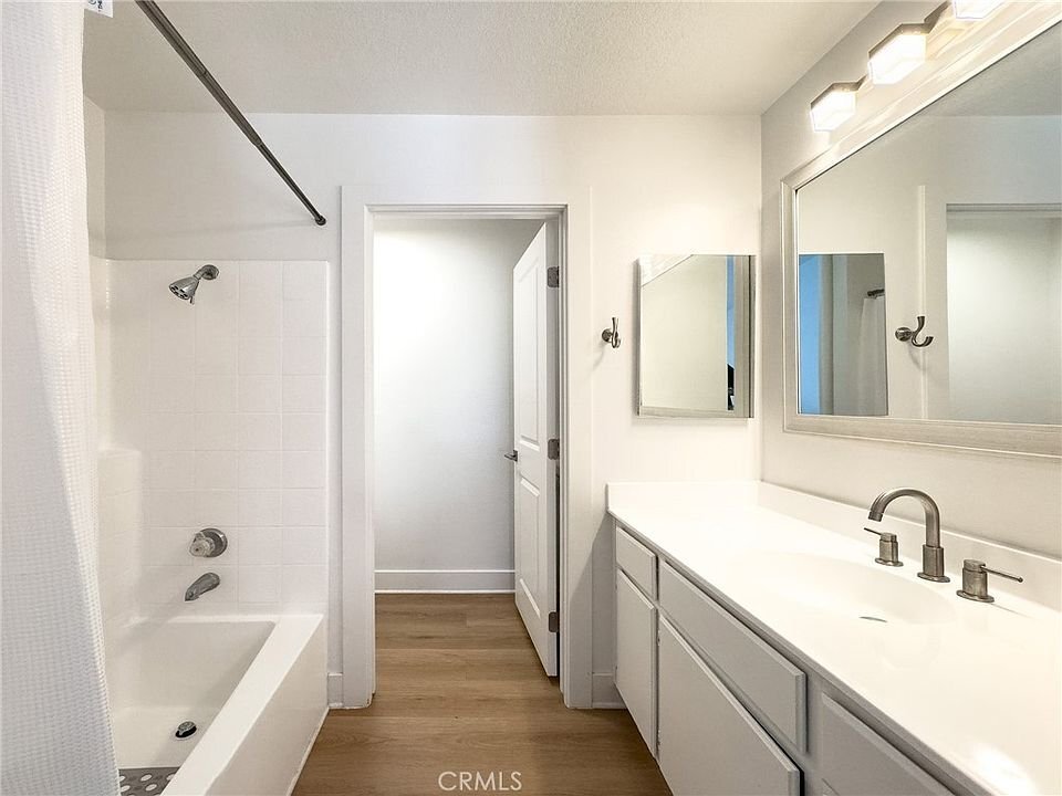 Building Photo - 141 Timbre