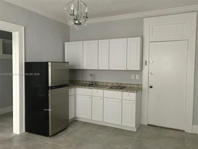 Building Photo - 124 Mendoza Ave