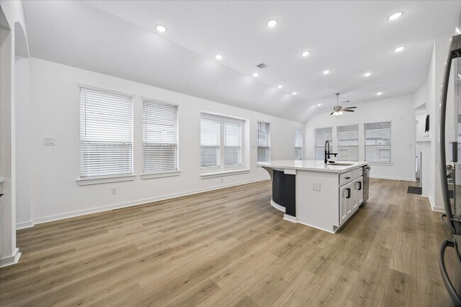 Building Photo - 15823 Bird of Paradise Dr