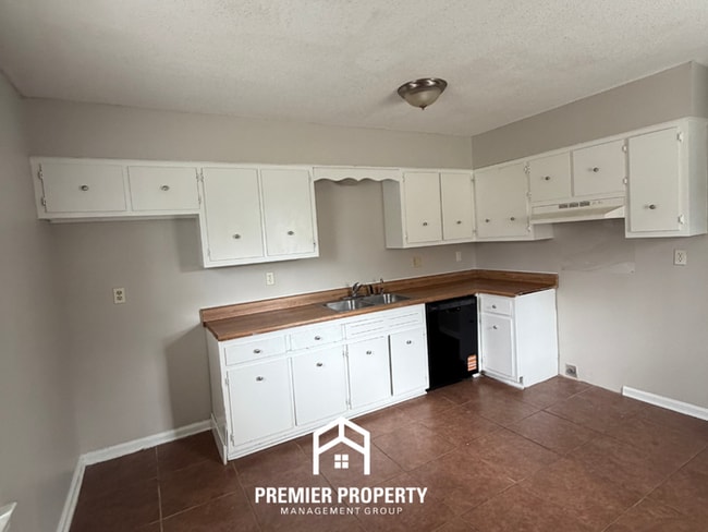 Building Photo - Move-In Ready 3BR Home in Raleigh | Hardwood Floors, Formal Dining & Fenced Yard