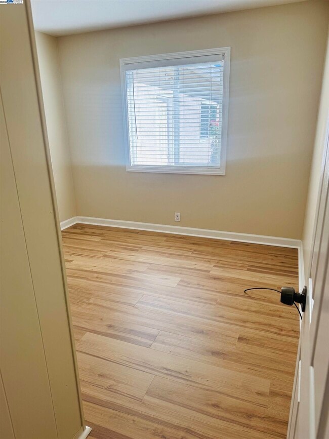 Building Photo - 8320 Davona Dr