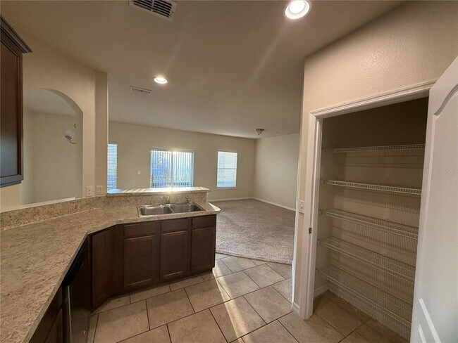 Building Photo - 6568 S Goldenrod Rd