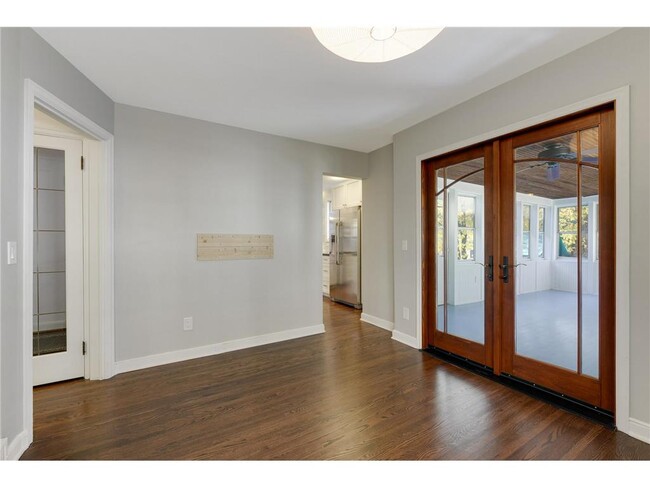 Building Photo - 4020 Ewing Ave S