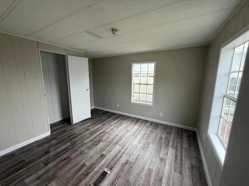 Building Photo - 80 Redwood Ln