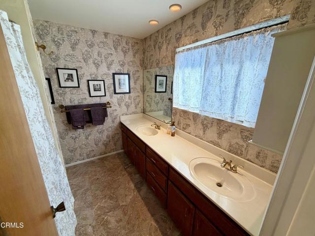 Building Photo - 609 N Monterey St