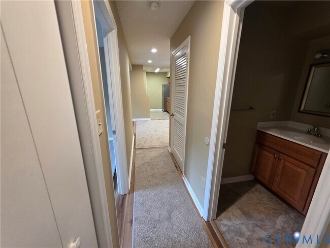 Building Photo - 4003 Governors Square