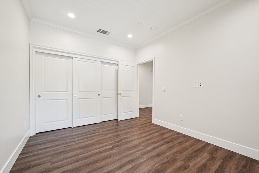 Building Photo - 1404 S Alta Vista Ave