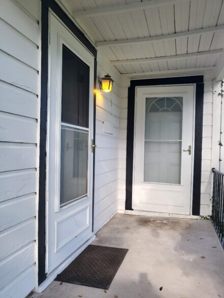 Building Photo - 3325 Tampa St