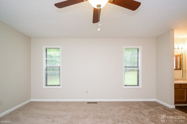 Building Photo - 3833 Greenbrook Dr