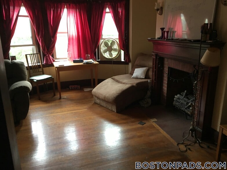 Building Photo - 163 Summer St