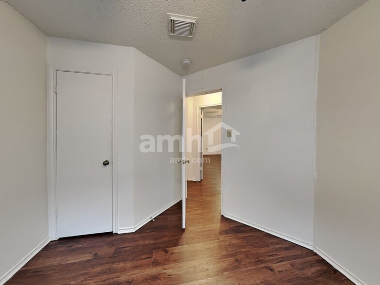 Building Photo - 9506 Arcade Ridge