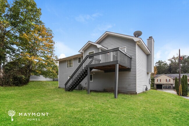 Building Photo - Spacious Split-Level Gem in Lithonia, GA