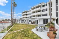 Building Photo - Ocean view Studio