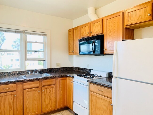Building Photo - STUDIO WITH A PEAK VIEW OF DOWNTOWN! $1,49...