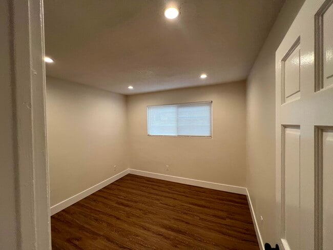 Building Photo - 4325 W 135th St