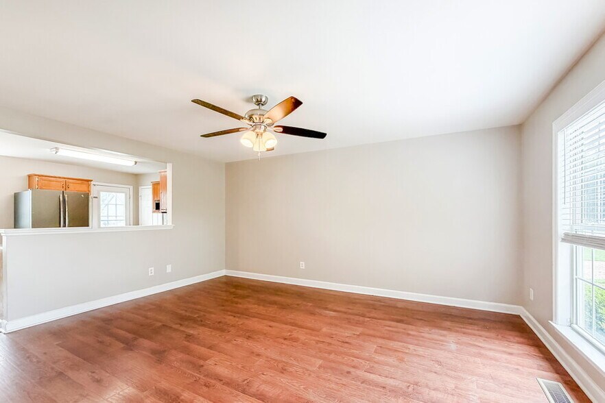 Building Photo - 2853 Sutherland Dr