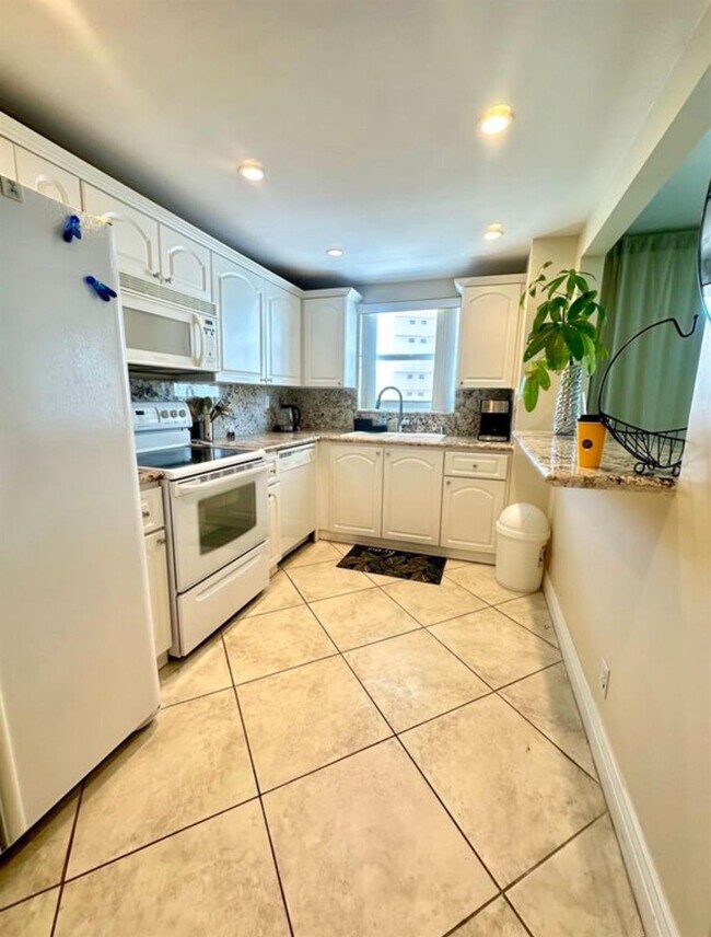 Building Photo - 137 Golden Isles Dr