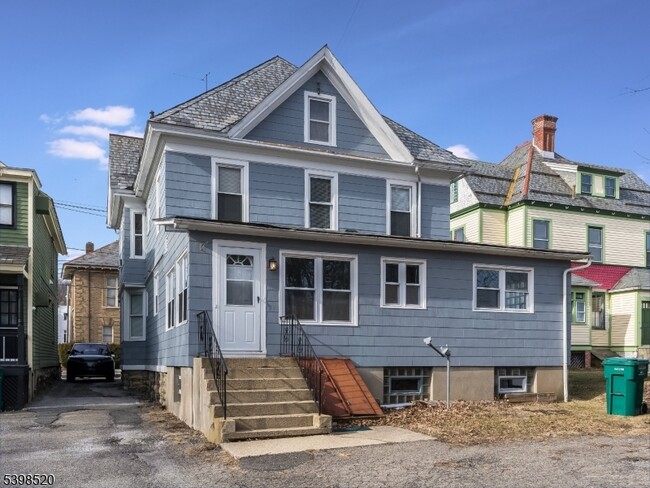 Building Photo - 81 Main St