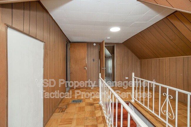 Building Photo - 8204 Vineyard Ave