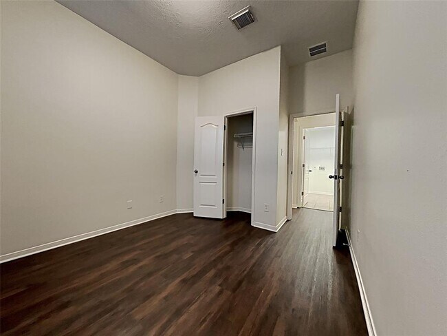 Building Photo - 30114 Saw Oaks Dr