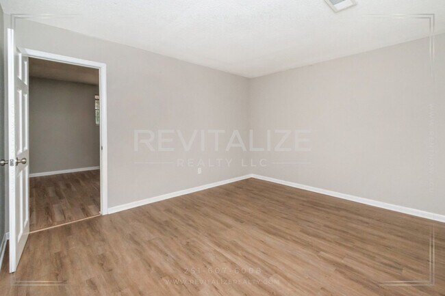 Building Photo - Newly Remodeled 4 Bed 1 Bath House in Mobile!!